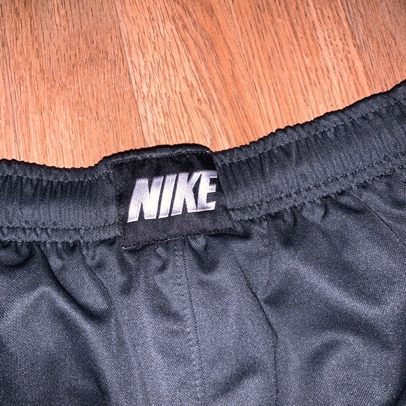 Nike Grey / Black Athletic Shorts Size Mens Medium - Picture 7 of 7